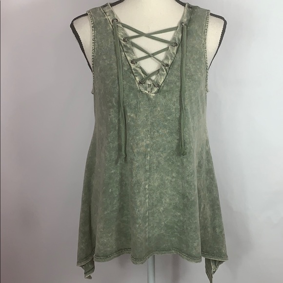 Rock & Republic sleeveless front lace up top - Picture 5 of 6